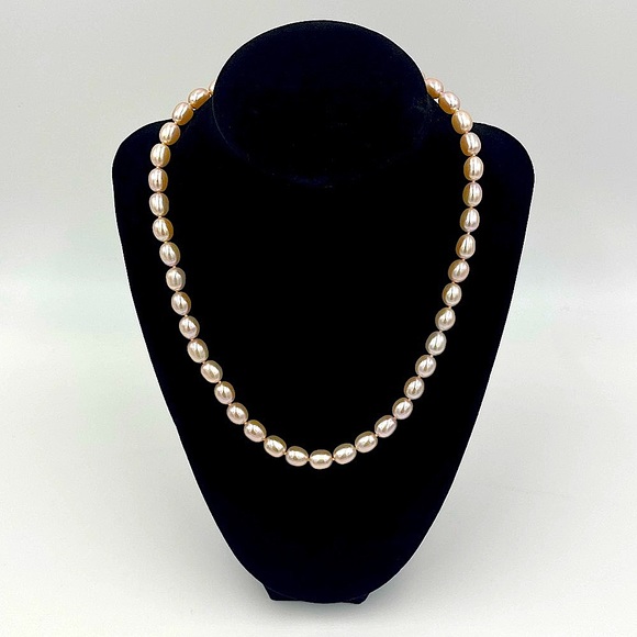 Tiffany & Co. Jewelry - Classic pearls